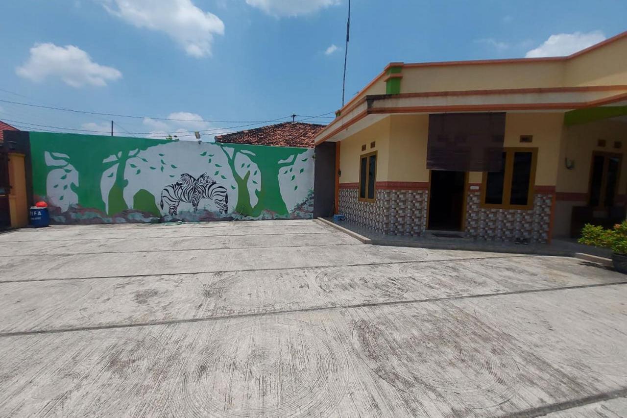 Homestay Fifa Syariah Pati Near Rsud Raa Soewondo Exterior photo