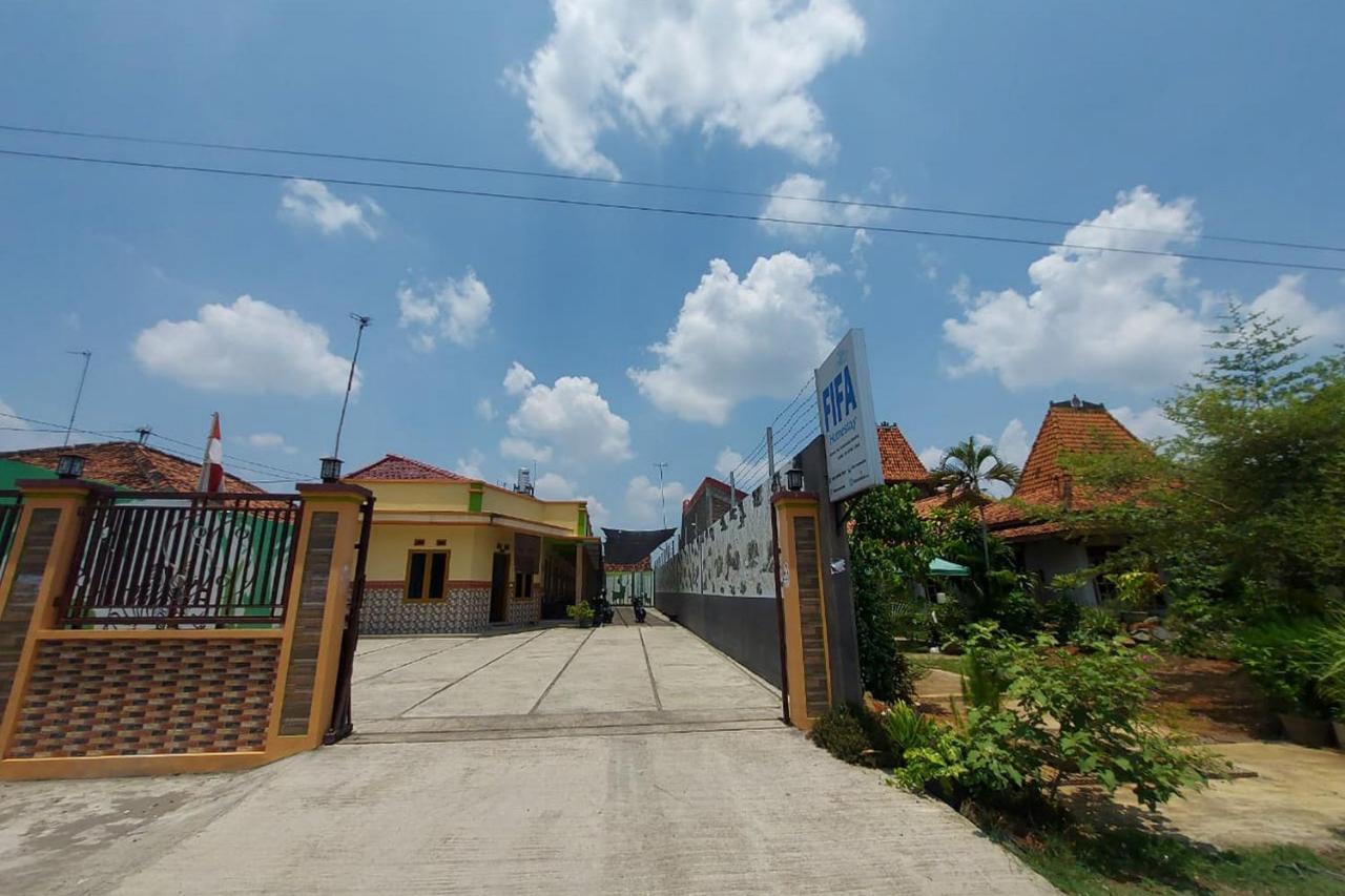 Homestay Fifa Syariah Pati Near Rsud Raa Soewondo Exterior photo