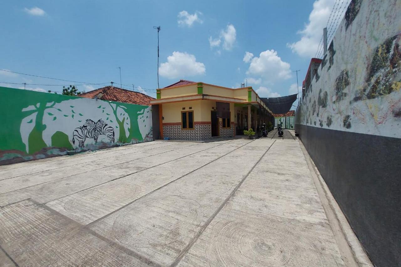 Homestay Fifa Syariah Pati Near Rsud Raa Soewondo Exterior photo